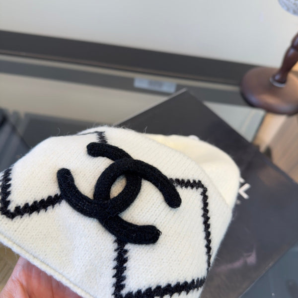 CC Knitted White Beanie 498087
