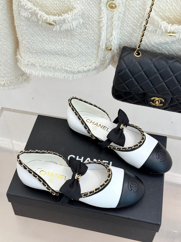 CC 25P Hollow Chain Bow Mary Janes White Cowhide 473298