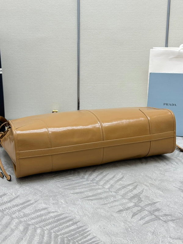 Pra Lux Soft Waxed Leather 1BA439 Extra Large 42cm Handbag Caramel 267485
