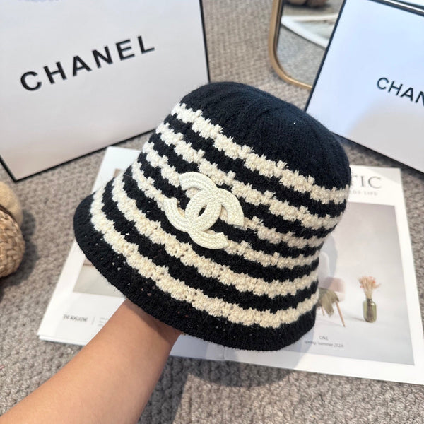 Chanel Simple New Fisherman's Black White in Wool Knitting 960053
