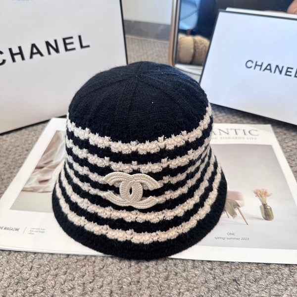 Chanel Simple New Fisherman's Black White in Wool Knitting 960053