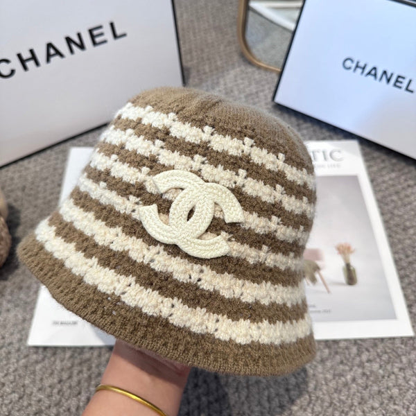 Chanel Simple New Fisherman's Brown White in Wool Knitting 960052