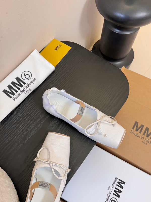 Maison Margiela Split-Toe Retro Mary Jane White Flat in Cowhide 580454