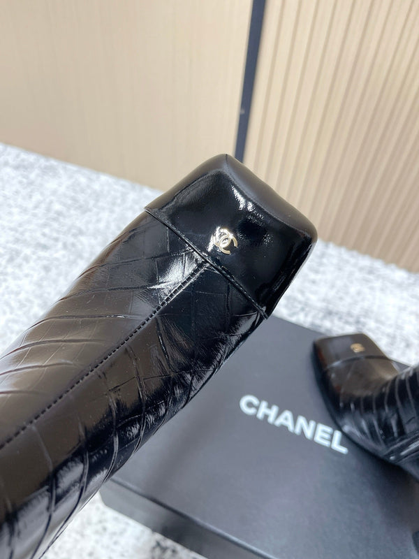 CHANEL Fall/Winter Chelsea Black Short Boots in Cowhide 591404