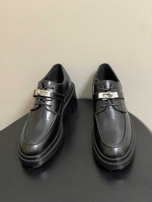 HM Kelly Buckle Classic Loafers Black in Cowhide 594335