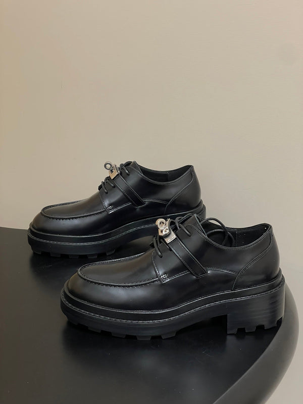 HM Kelly Buckle Classic Loafers Black in Cowhide 594335