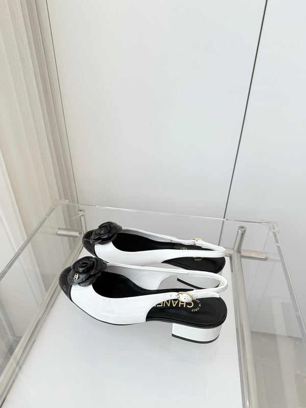 Chanel 26 Camellia High Heels 35 White Black in Patent Leather 597415