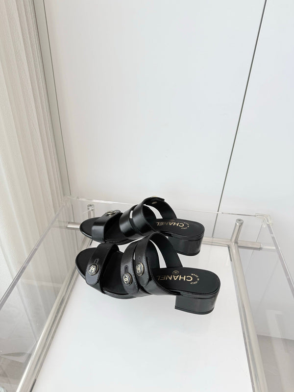 Chanel 26 Turnlock 40 Black Sandal Mule in Lambskin 597396