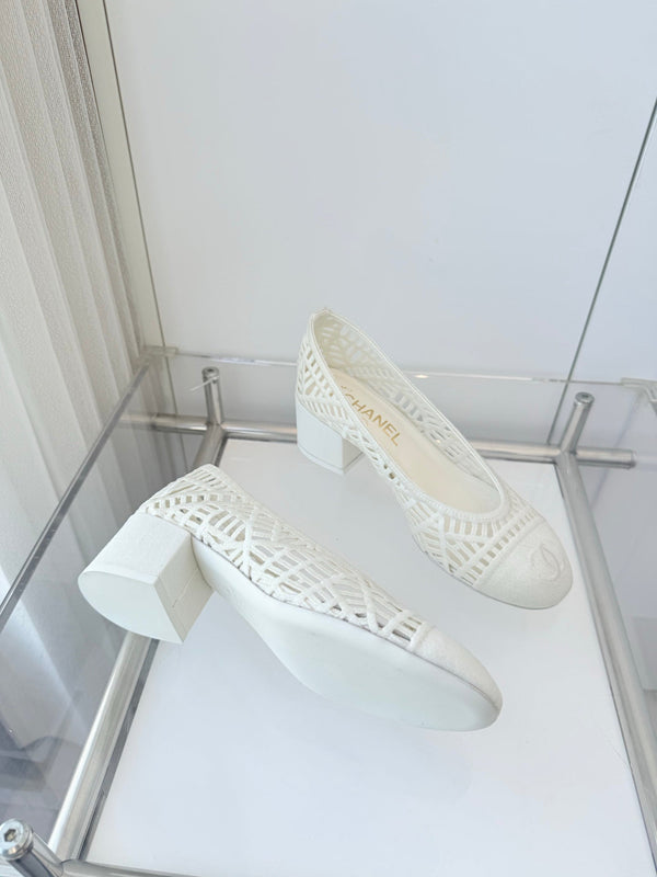 Chanel 26 Ladies 50 Ballet Flats White in Fabric 597342