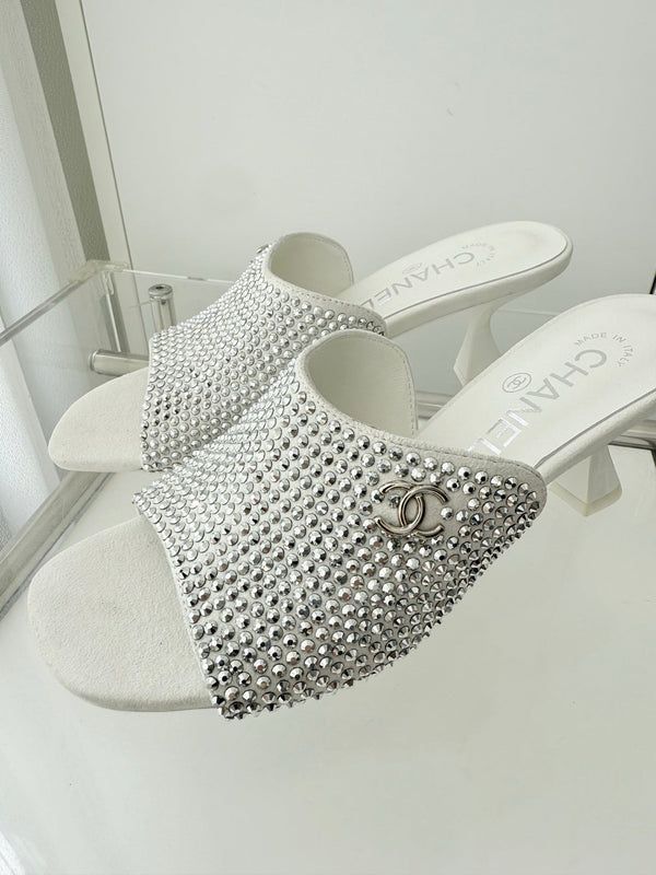 CC 26 Sandal 70 White Rhinstone Deer Hide 597373