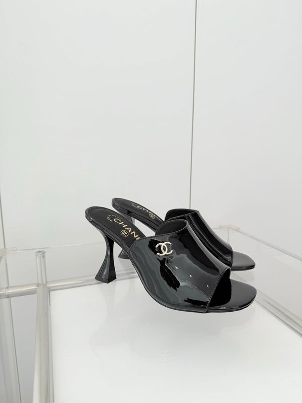 Chanel 26 Sandal 90 Black in Patent Leather 597367