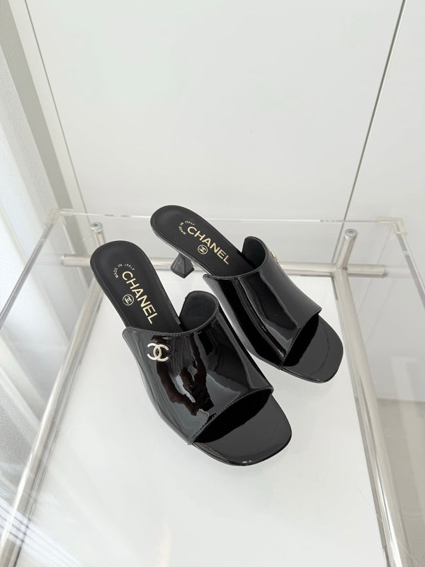 Chanel 26 Sandal 70 Black in Patent Leather 597361