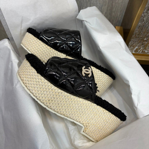 Chane 26 Platform Slippers Black in Patent Leather with Wool 602465