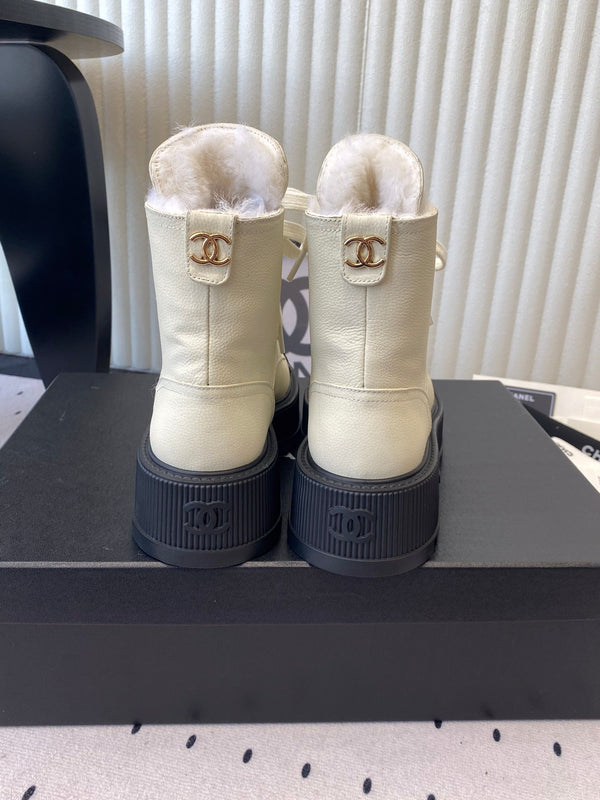 CC Platform Ankle Boots Cream in Leather With Fur Lining 611710