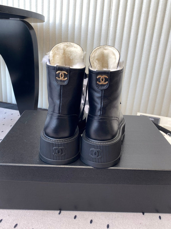 CC Platform Ankle Boots Black in Leather With Fur Lining 611709