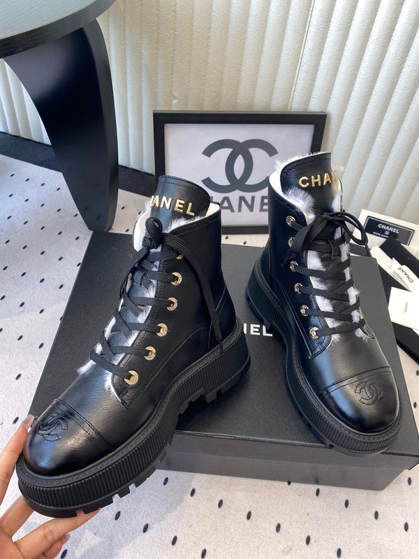 CC Platform Ankle Boots Black in Leather With Fur Lining 611709