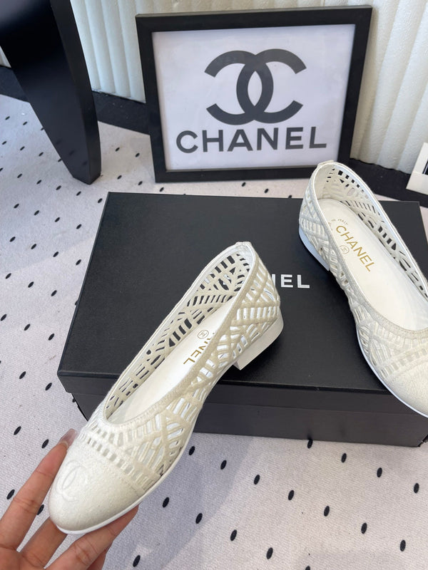 Chanel Ballet Flats White in Woven Raffia 611582
