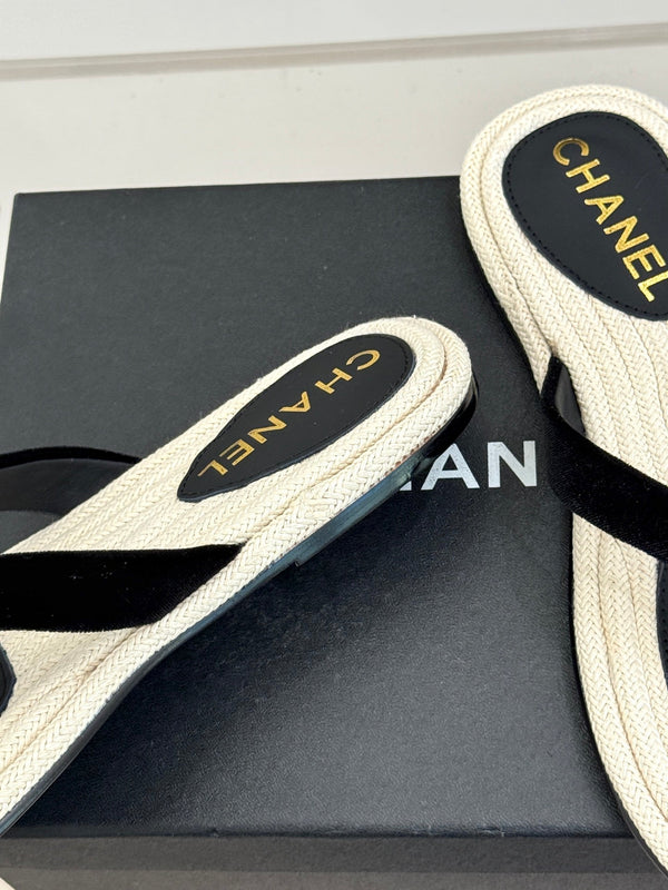 Chanel 26C Hemp Rope Sole Double C Flip-Flops Black in Sheepskin 615960