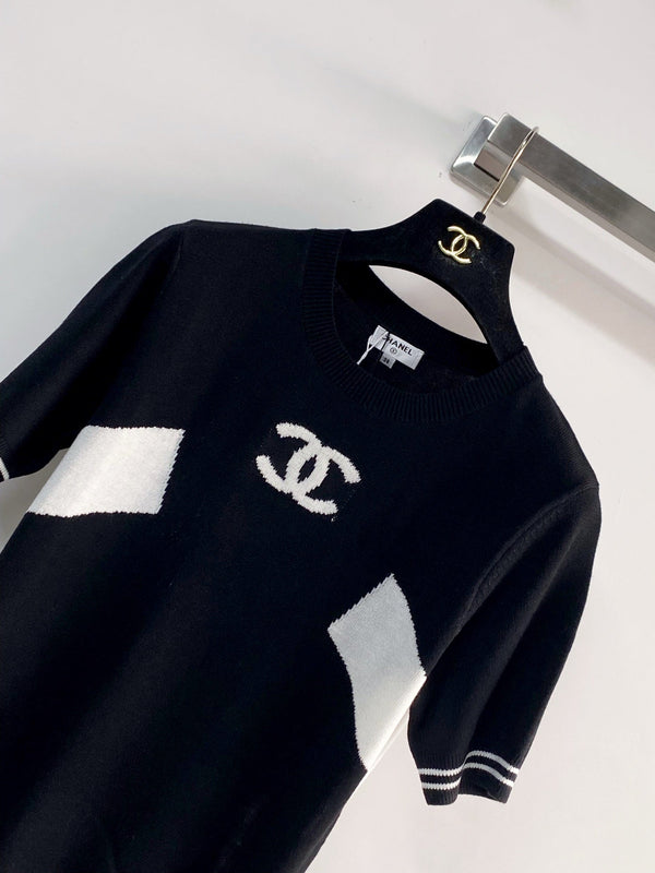 Chanel Short-Sleeve T-Shirt Black in Wool 153740
