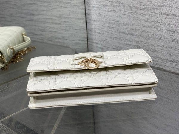Dior 26 Bow Pearl Chain Clutch White Lambskin GHW