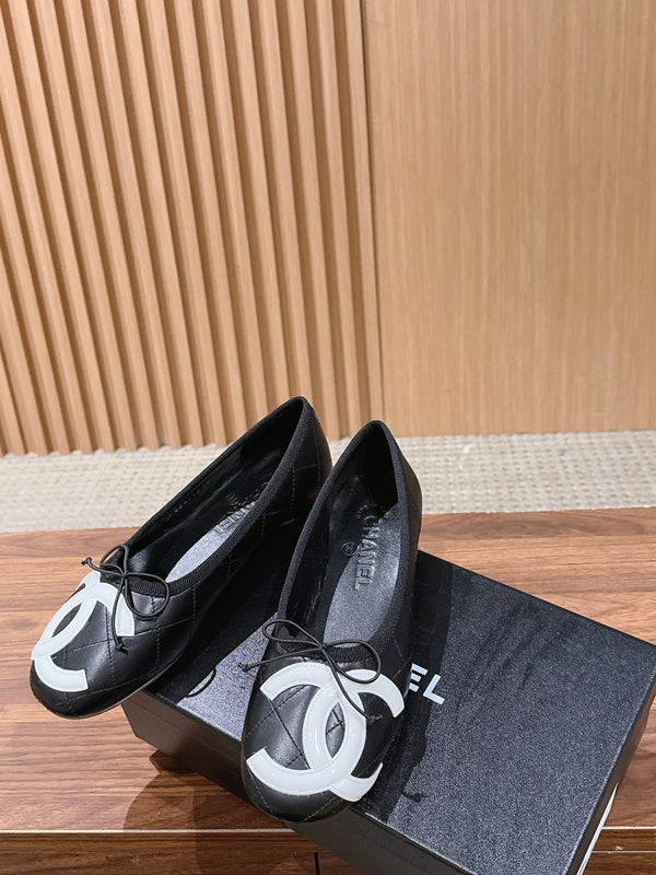Chanel Vintage Cambon Ballet Flats Black White in Lambskin 692528
