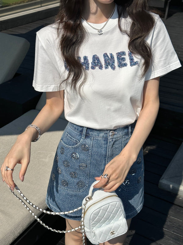 Chanel 26 Appliqué Embroidered White T-shirt in Cotton 251605