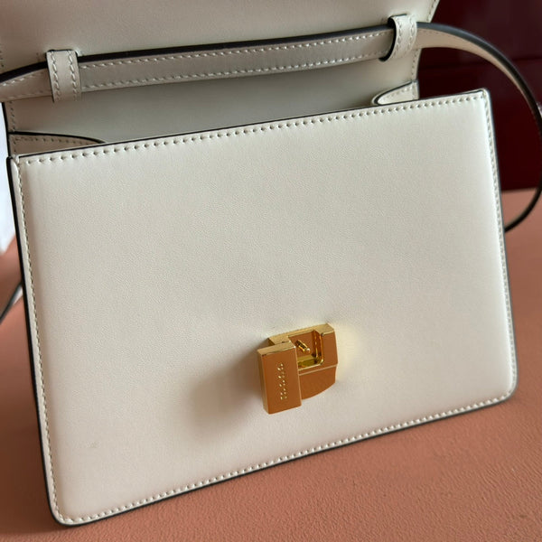 Gucci Sylvie Mini Bag 20 White Gold in Cowhide 285220