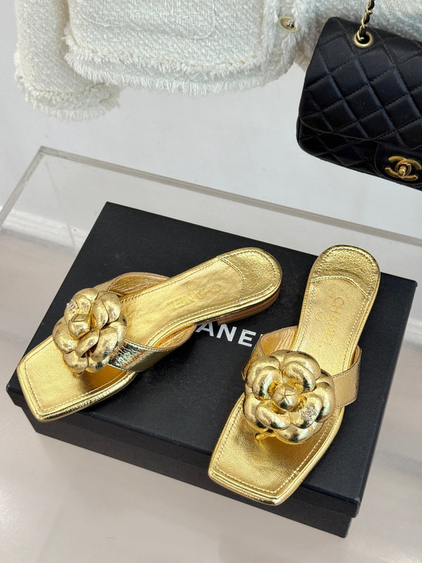 Chanel 26 Camellia Flip-Flops Gold in Cowhide 706390