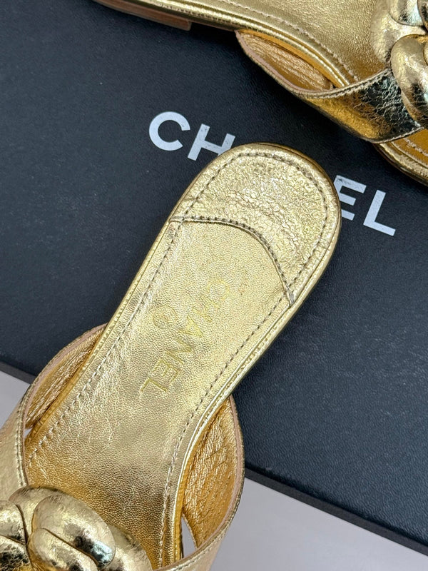 Chanel 26 Camellia Flip-Flops Gold in Cowhide 706390