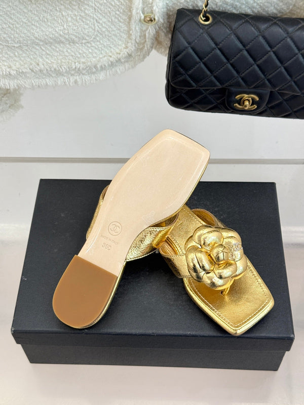 Chanel 26 Camellia Flip-Flops Gold in Cowhide 706390