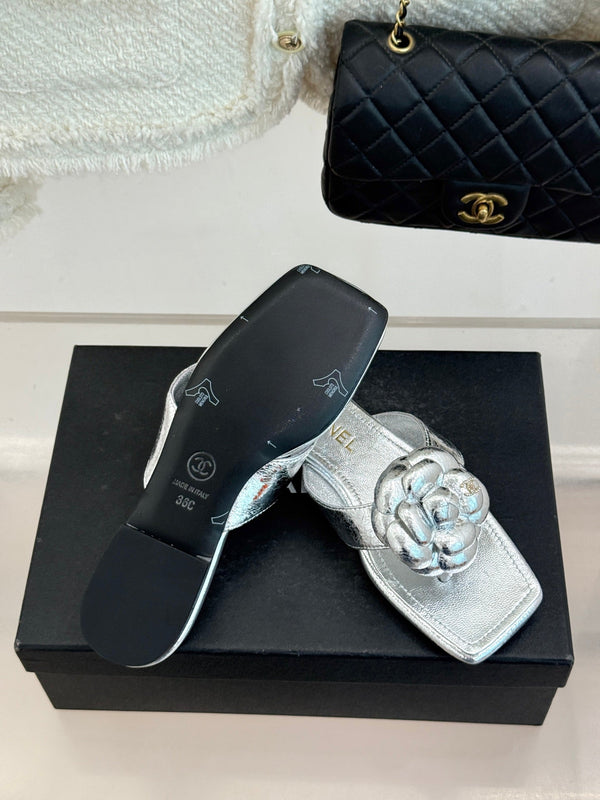 Chanel 26 Camellia Flip-Flops Silver in Cowhide 706389