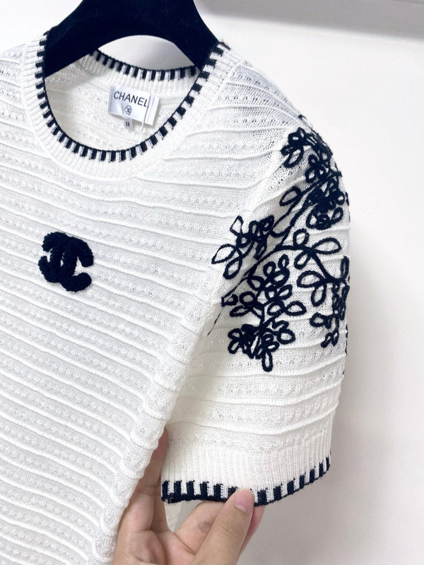 Chanel Short-Sleeve T-Shirt White in Wool 305895