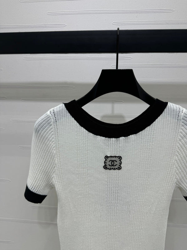 Chanel Short-Sleeve T-Shirt White in Wool 373087