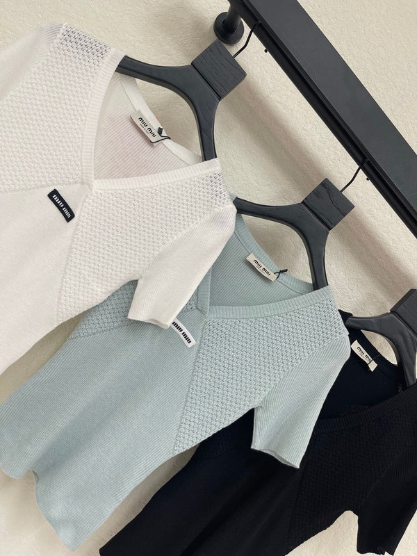 Miu Miu 26 V-neck Short-sleeve Top in Wool 370564