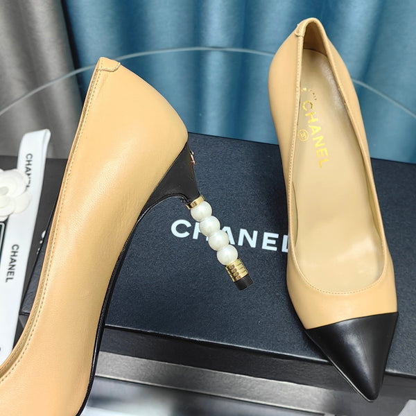Chanel 26 Pointed Toe 85mm Pearl Beige Black in Cowhide 712801