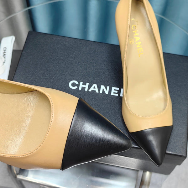 Chanel 26 Pointed Toe 85mm Pearl Beige Black in Cowhide 712801