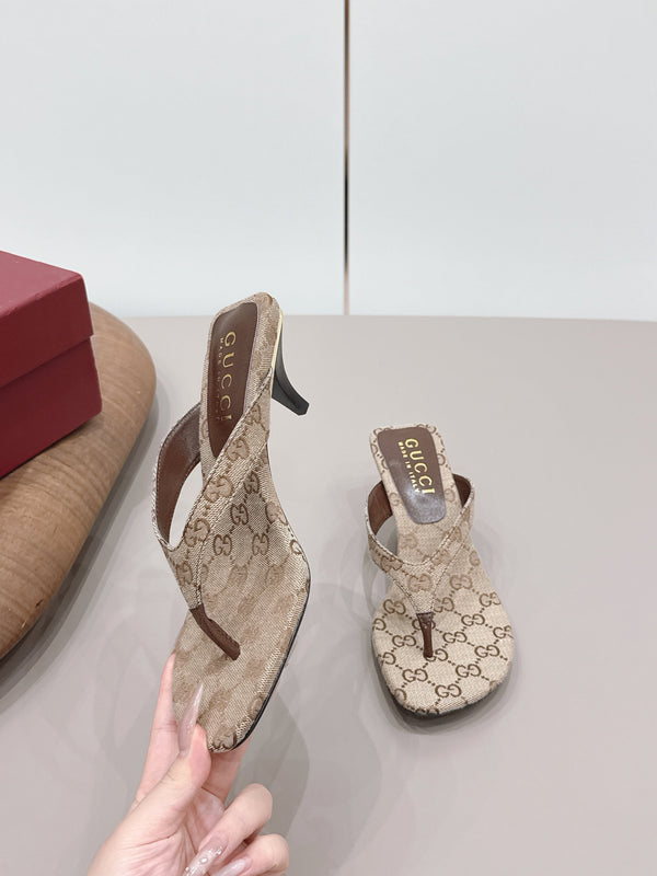 Gucci 26 Round Toe Flip-Flops 60 Brown in Jacquard Fabric 739378