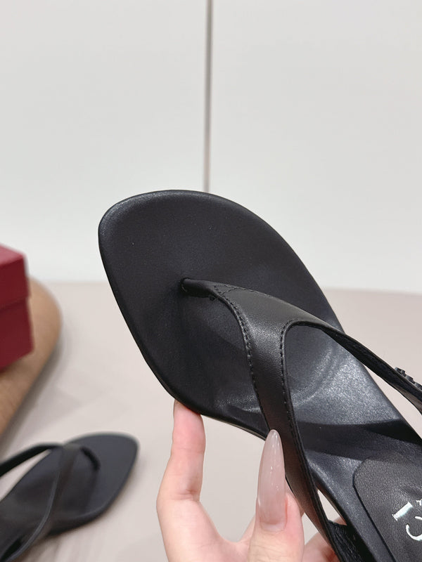 Gucci 26 Round Toe Flip-Flops 60 Black in Sheepskin 739371