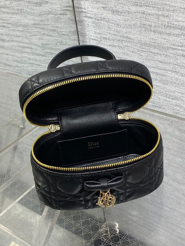 CD Bow-embellished Cosmetic Bag 17.5 Black in Lambskin 286414