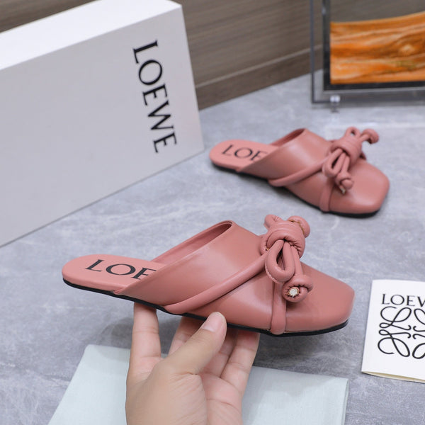 Loew 26 Knotted Closed-Toe Flat Mules Earthy Pink in Lambskin 759434