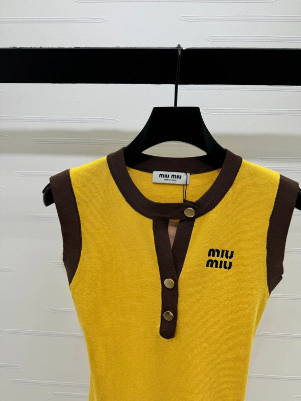 Miu 26 Crew Neck Vest Yellow in Wool 382106