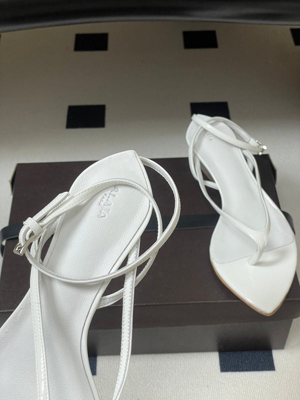 Alaia Thong Sandals White 3cm Patent Leather 835287