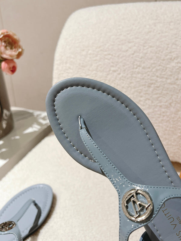 LV Thong Flat Sandals Logo Patent Leather 840389