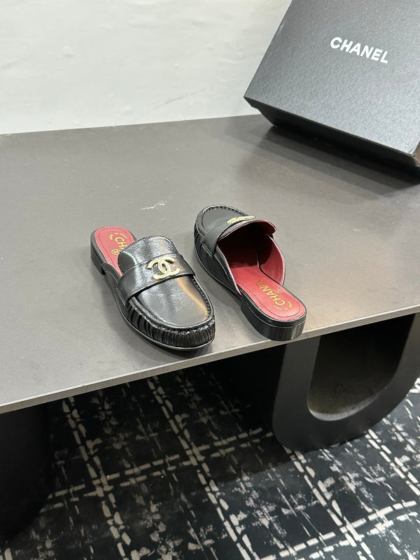 CC 2026 Double C Logo Loafers Black Leather Sheepskin 832501