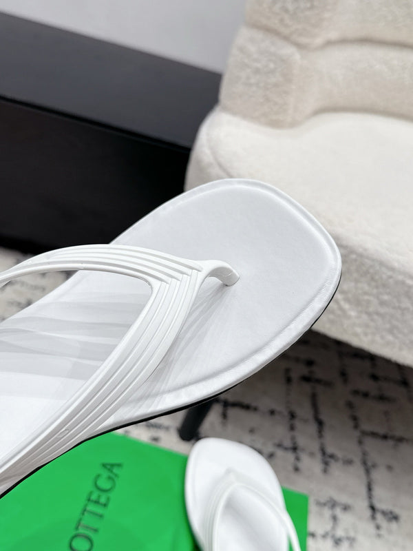 BV 26ss Thong Sandals 5cm White TPU Rubber 8584375