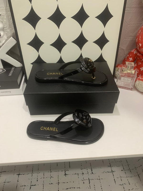 CC Camellia Thong Black Patent Leather 928606