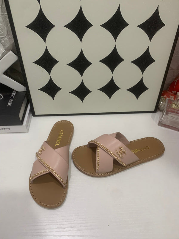 CC Chain Crossover Flat Sandals Pink Leather 928598