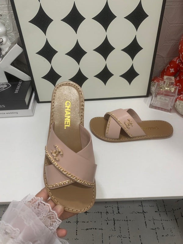 CC Chain Crossover Flat Sandals Pink Leather 928598