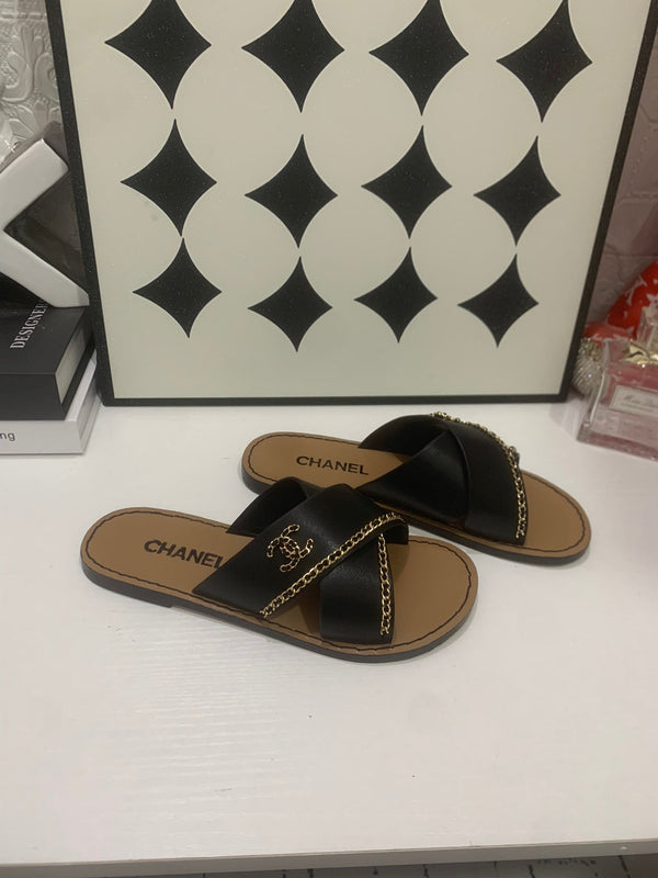 CC Chain Crossover Flat Sandals Black Leather 928597