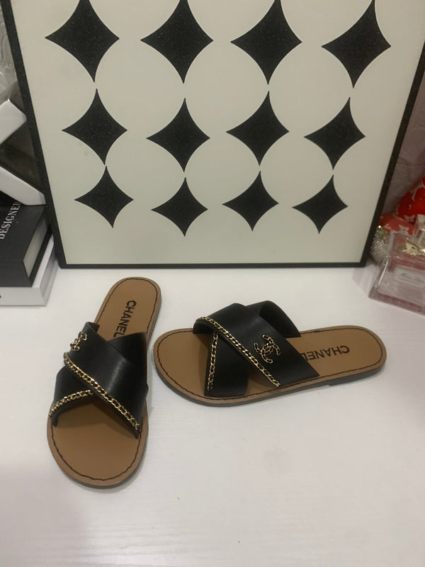 CC Chain Crossover Flat Sandals Black Leather 928597
